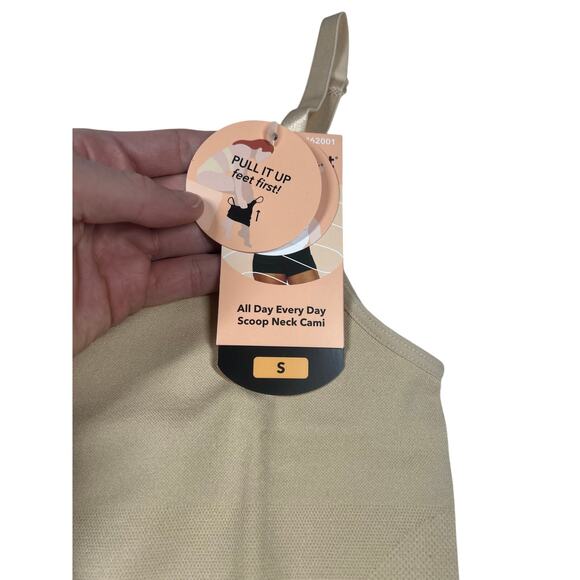 Shapermint All Day Everyday Day Scoop Neck Cami in Chai, size S, NWT - Picture 8 of 10
